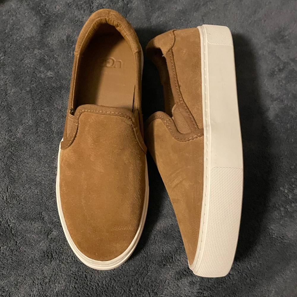 Ugg Cahlvan Slip On Shoes never worn